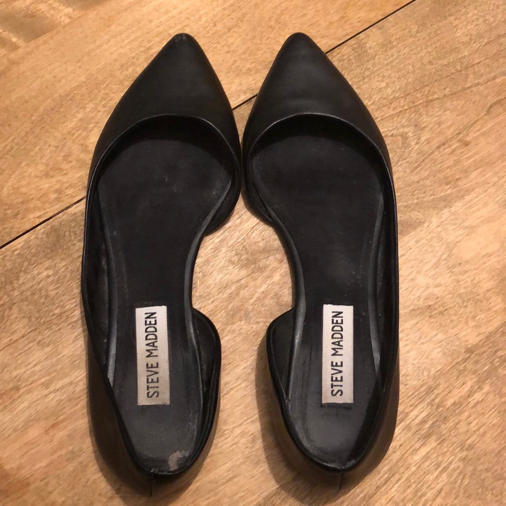 Black pointed toe flats- Steve Madden